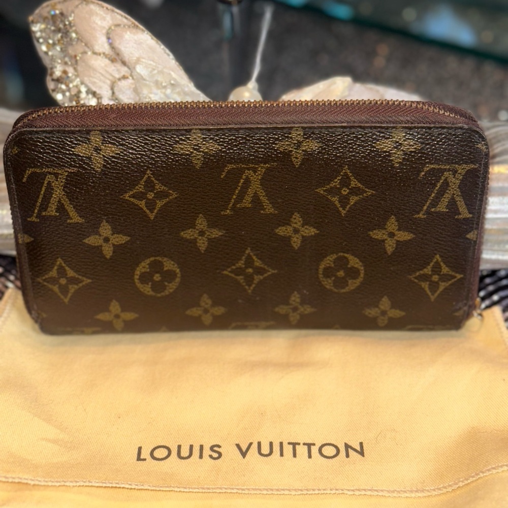 COPY - Louis Vuitton Zippy Monogram Wallet